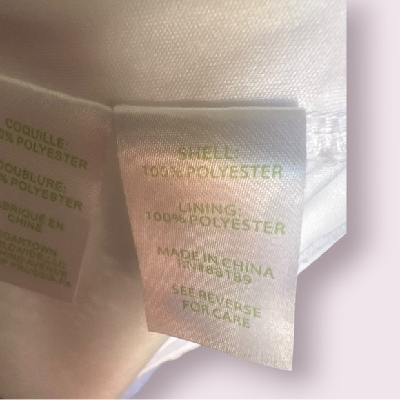 Lilly Pulitzer Lula Top – Size M
Style: Sea Swirling Lace in Resort White - Picture 11 of 11